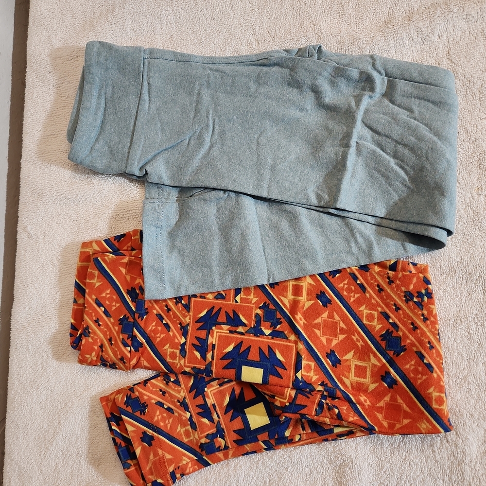 LULAROE 2 pr.  S/M 1 Hearthered Solid 1 Patterned Leggings